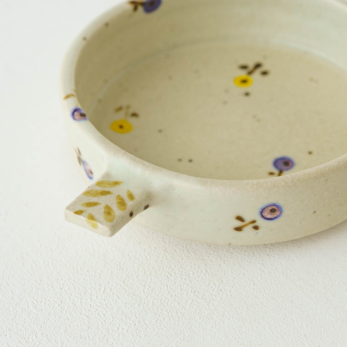 Dip Dish　中　お花　オフホワイト（イエロー x パープル）｜原田晴子