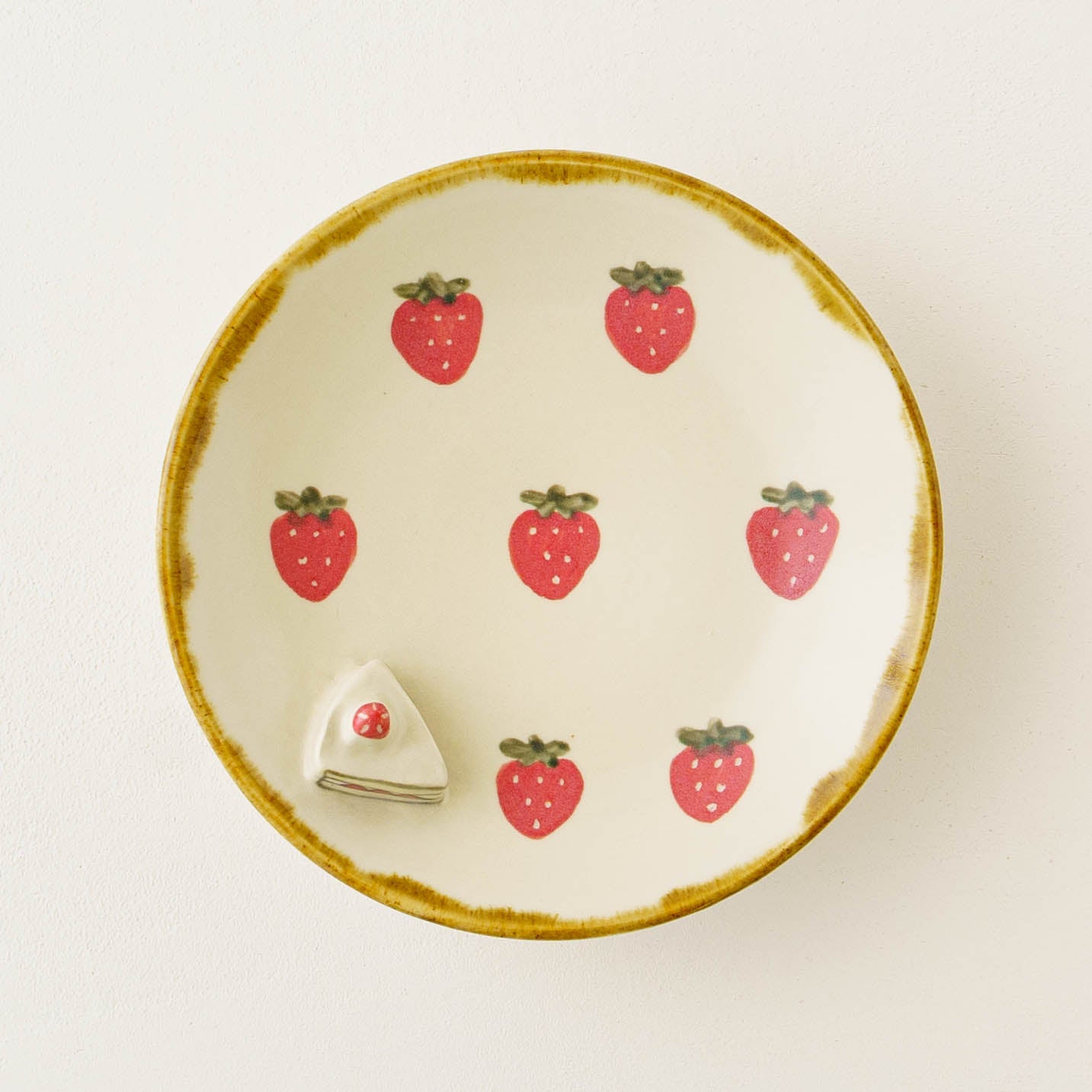 Strawberry round plate L | Kei Kajita