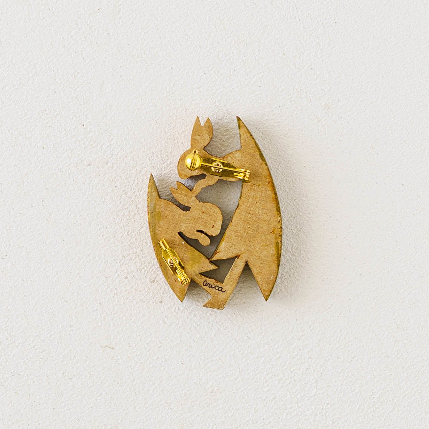 冬の森のうさぎブローチ｜arica