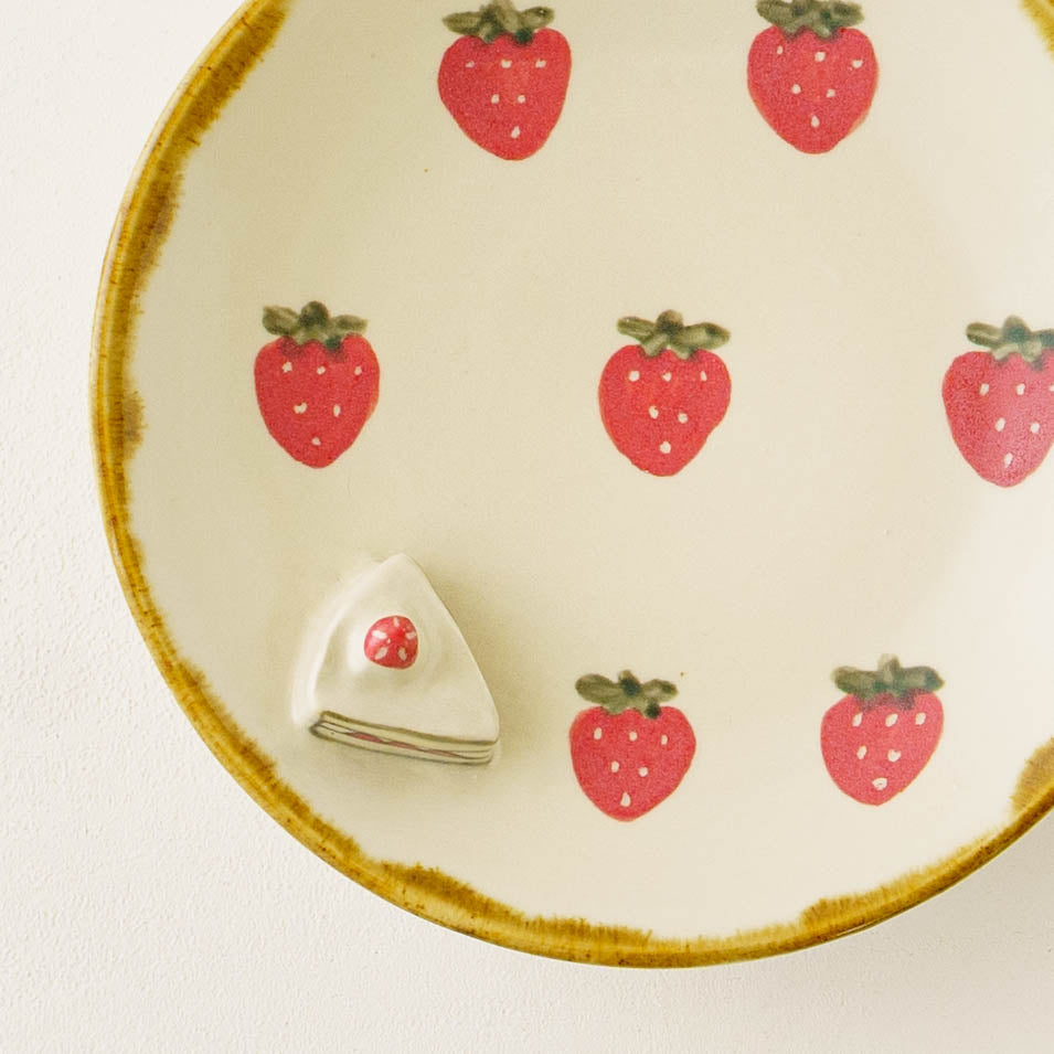 Strawberry round plate L | Kei Kajita