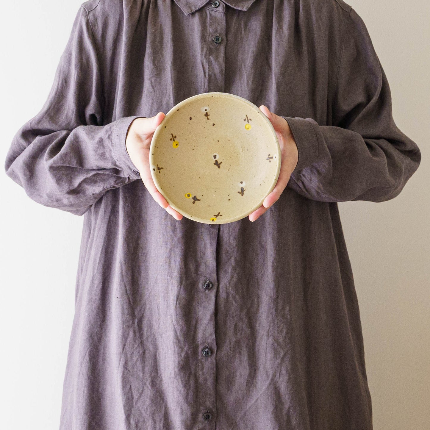 Flat bowl flower light brown x light blue | Harada Haruko