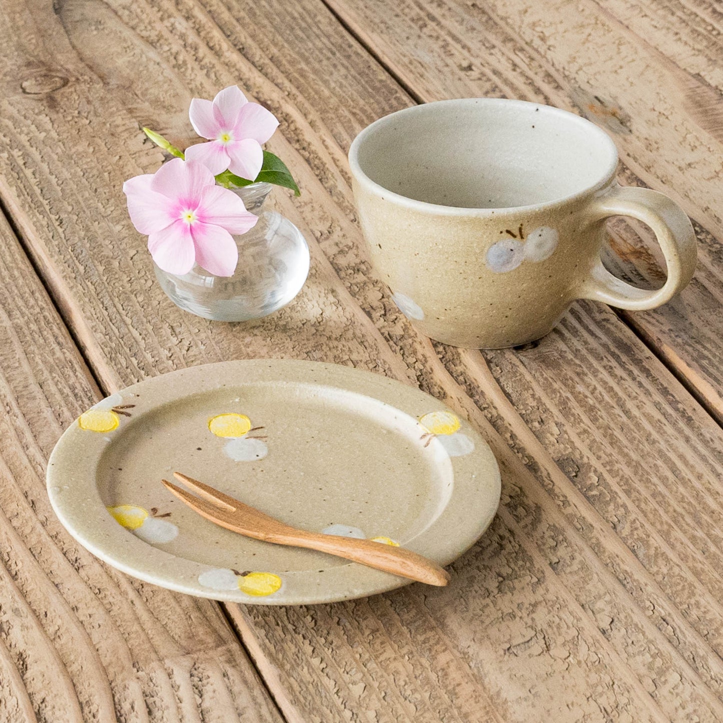 Mug Butterfly H Light Brown | Haruko Harada