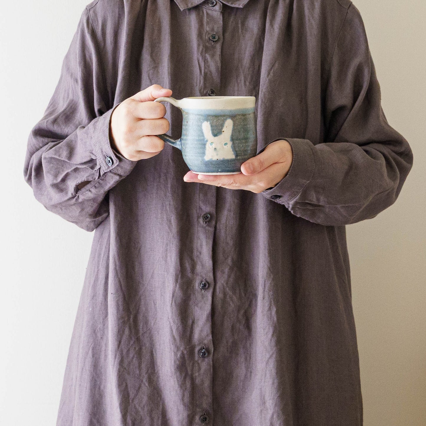 マグカップ　うさぎ　 ネイビー｜原田晴子