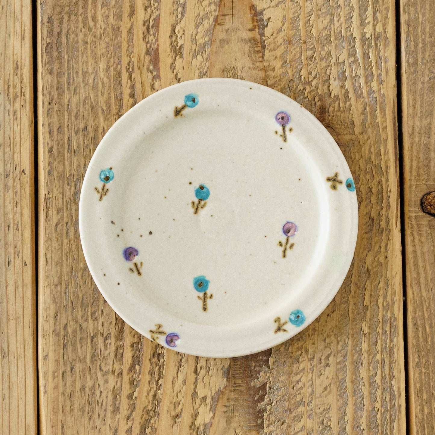 5寸リムプレート　お花　オフホワイト（パープル x ライトブルー）｜原田晴子