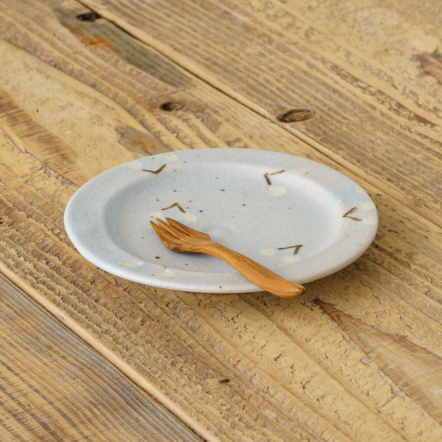 15cm rim plate cherry light blue (white) | Harada Haruko