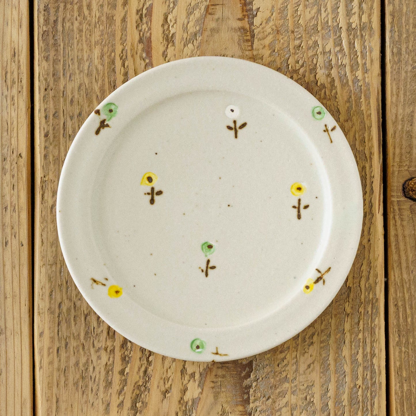 6寸リムプレート　お花　オフホワイト（グリーン x イエロー）｜原田晴子
