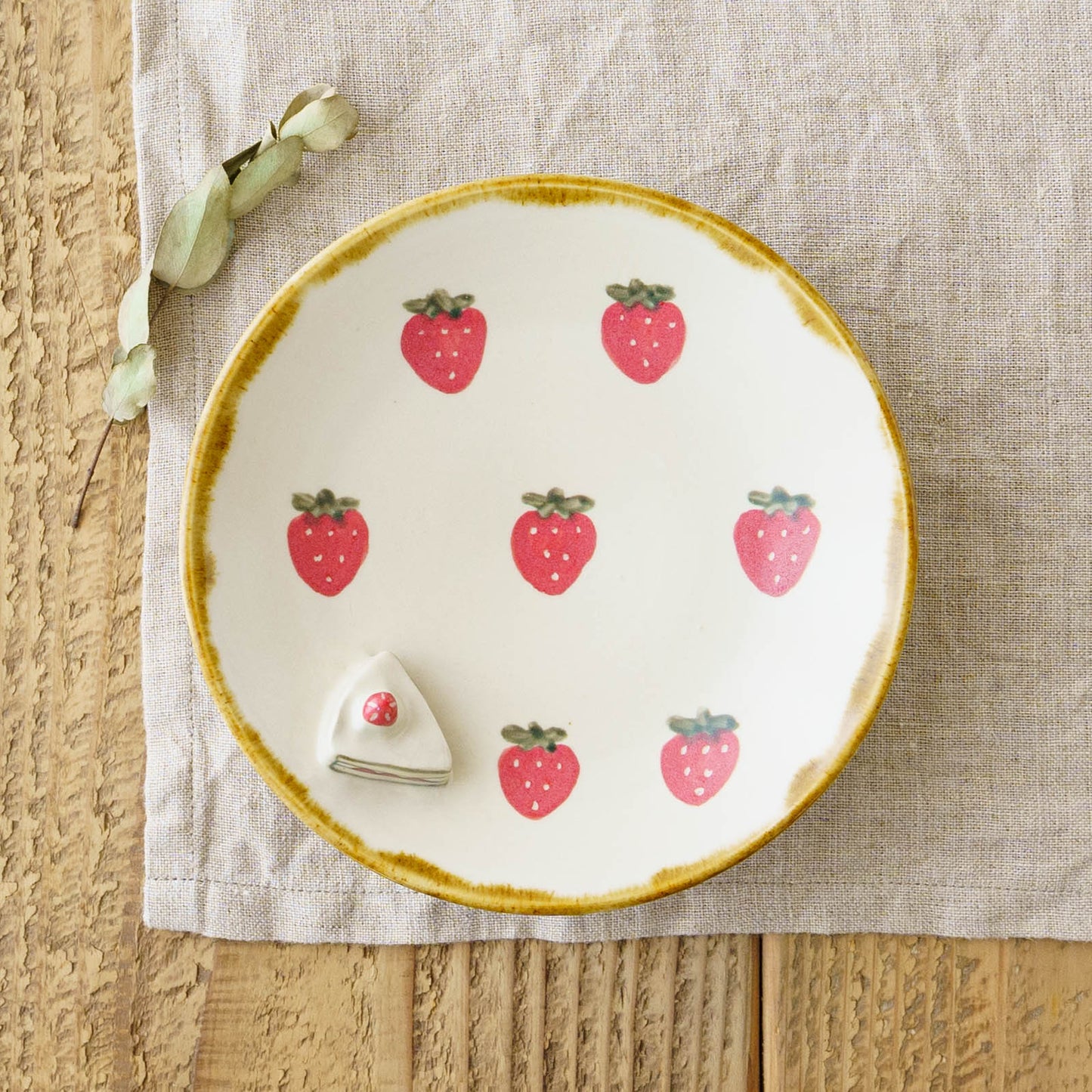 Strawberry round plate L | Kei Kajita