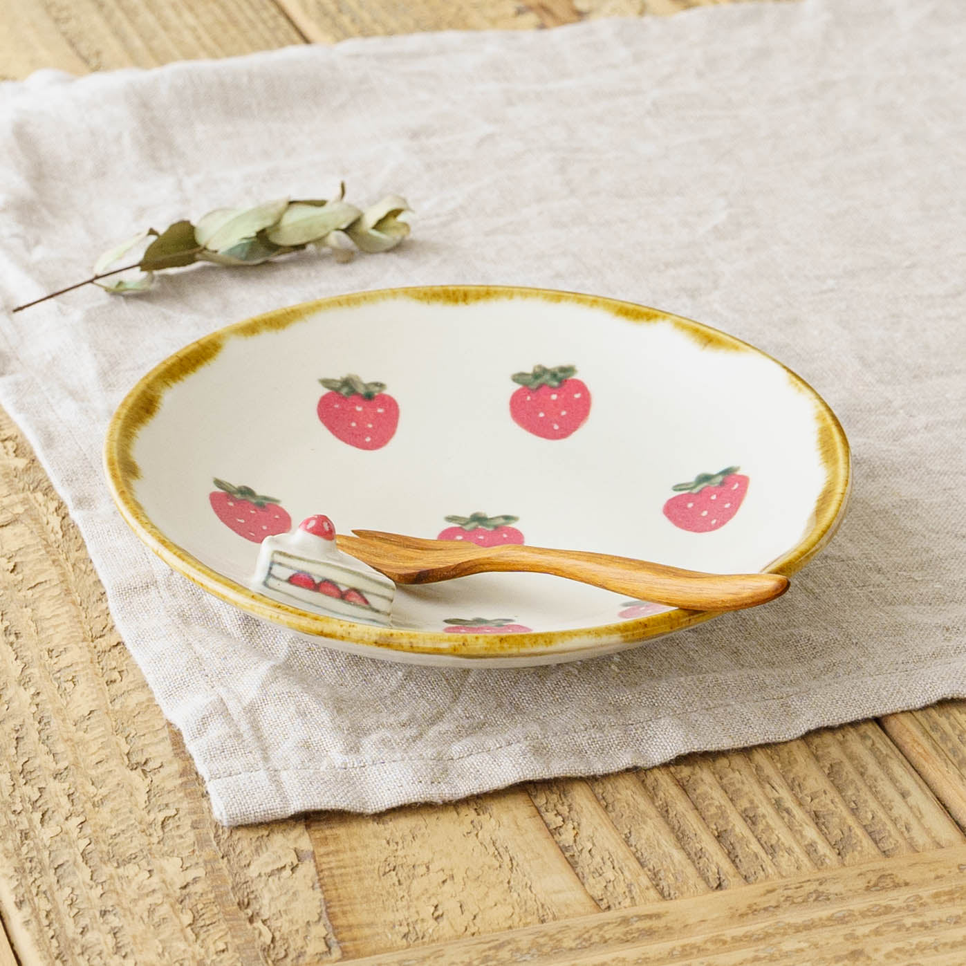 Strawberry round plate L | Kei Kajita