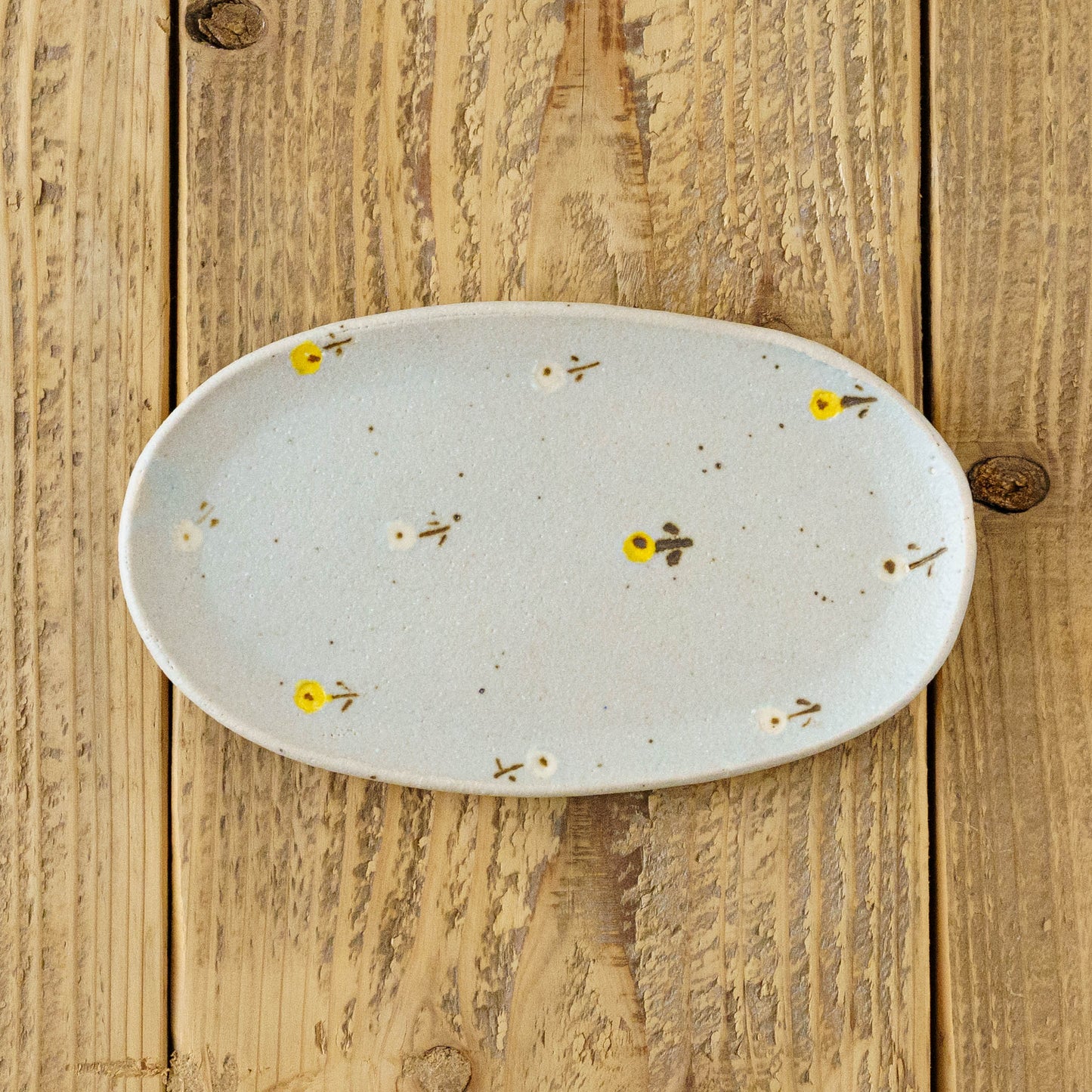 楕円板皿　お花　ライトブルー（イエロー x ホワイト）｜原田晴子