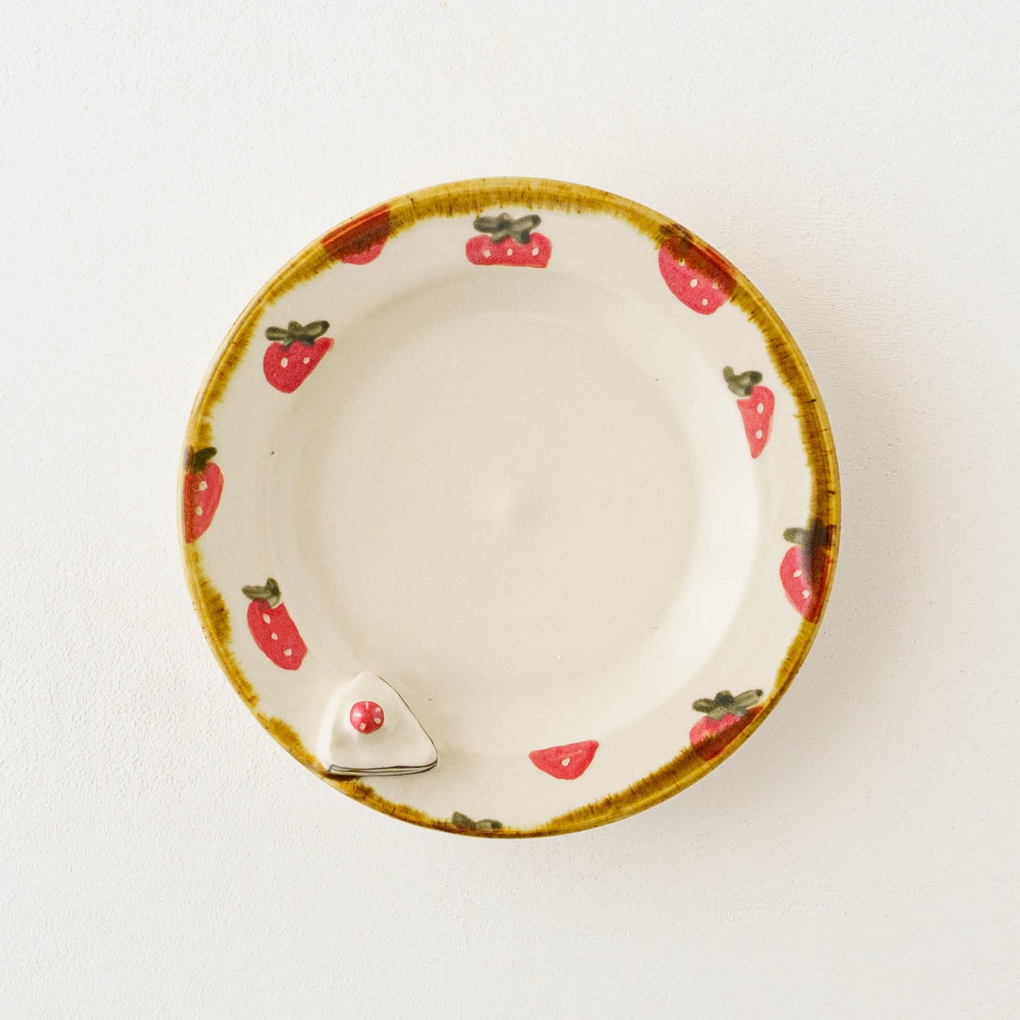 Strawberry round plate｜Kei Kajita