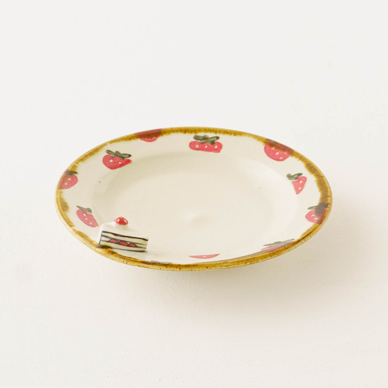 Strawberry round plate｜Kei Kajita