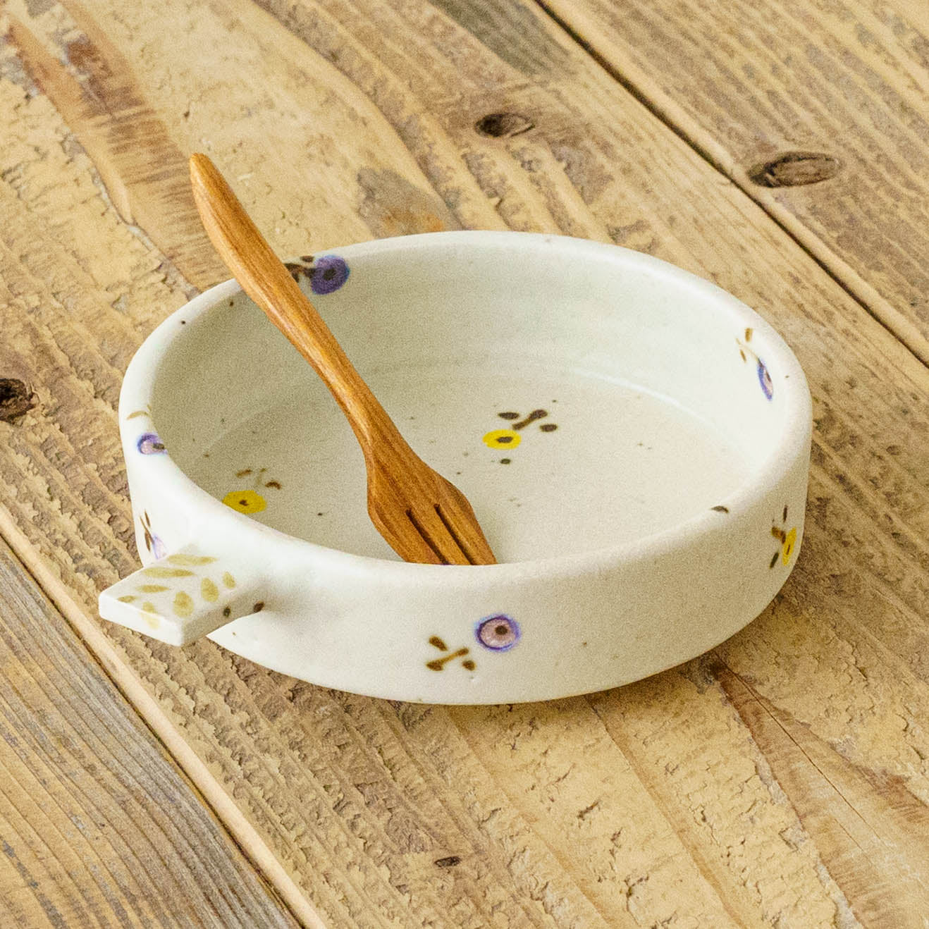 Dip Dish　中　お花　オフホワイト（イエロー x パープル）｜原田晴子