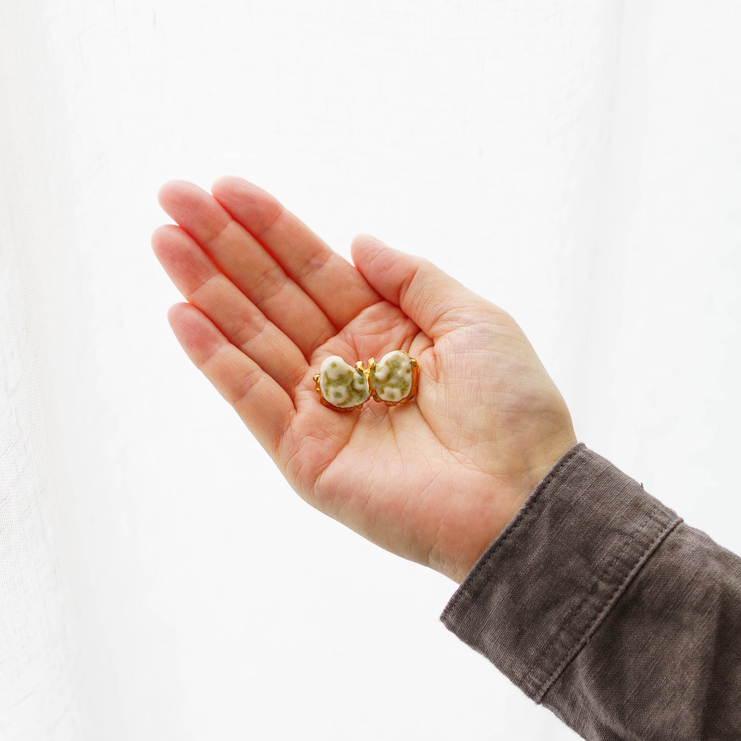 ちょうちょ　花柄　白｜ののむらみなみ