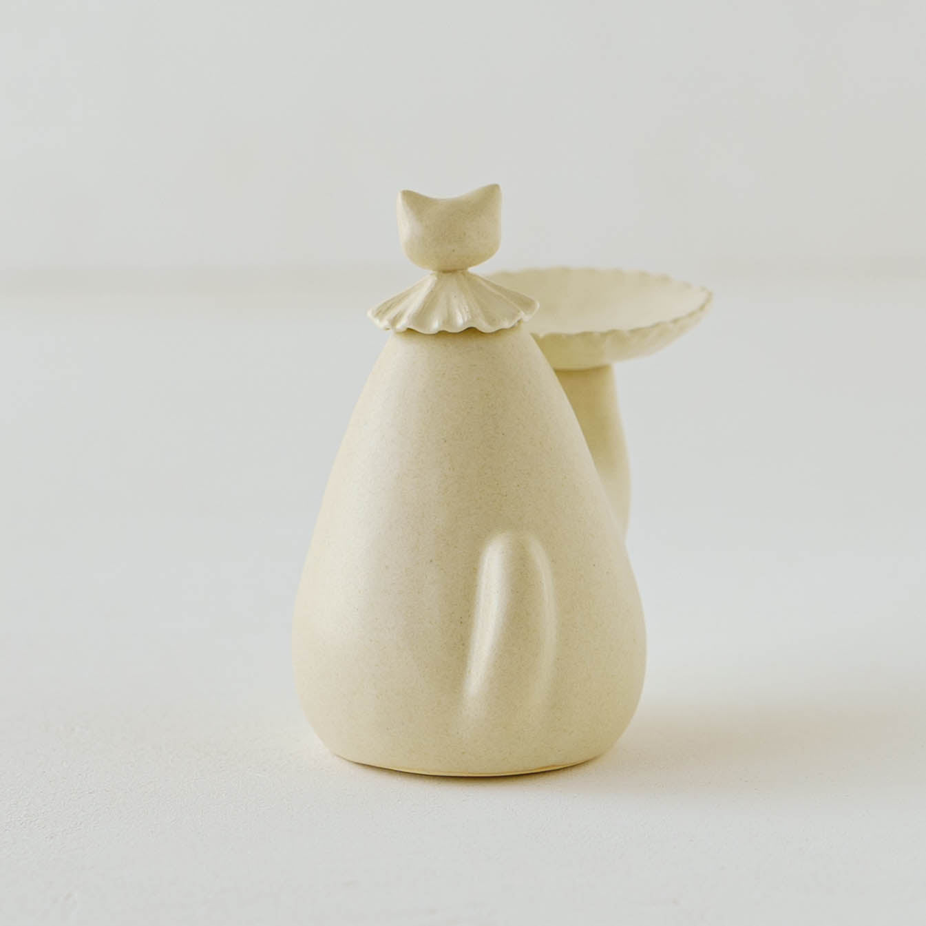 陶芸作家 もりはるか お皿を持つねこ｜鎌倉山 作家もののうつわ通販