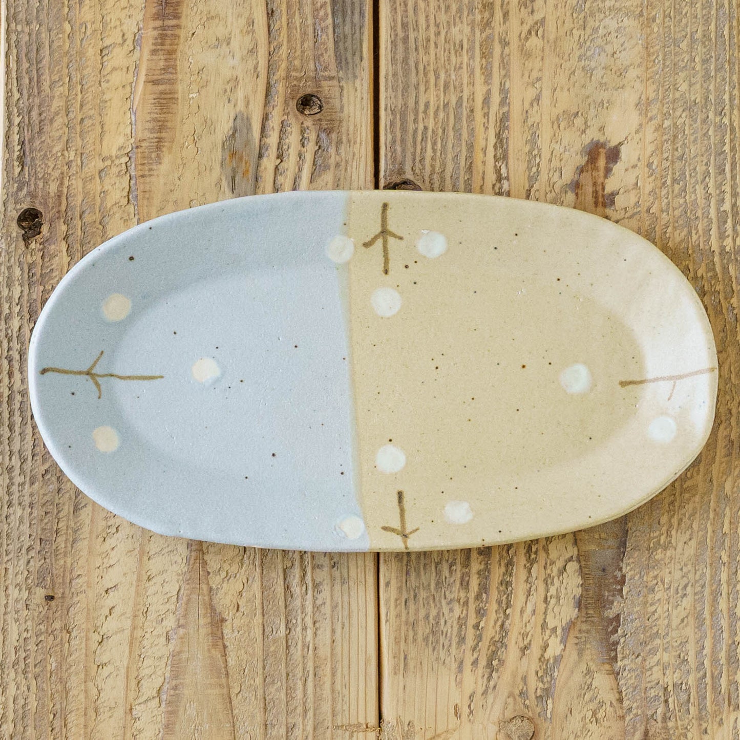 Oval flower plate L  light brown x light blue | Harada Haruko