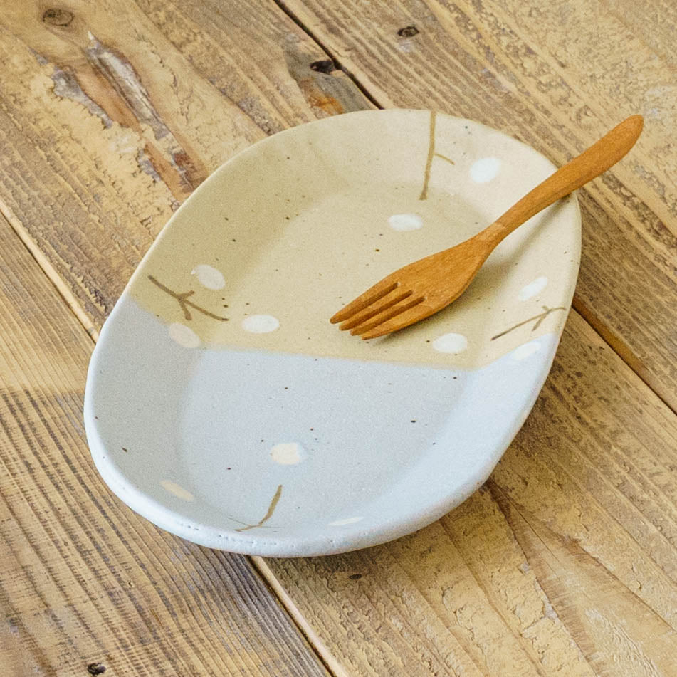 Oval flower plate L  light brown x light blue | Harada Haruko