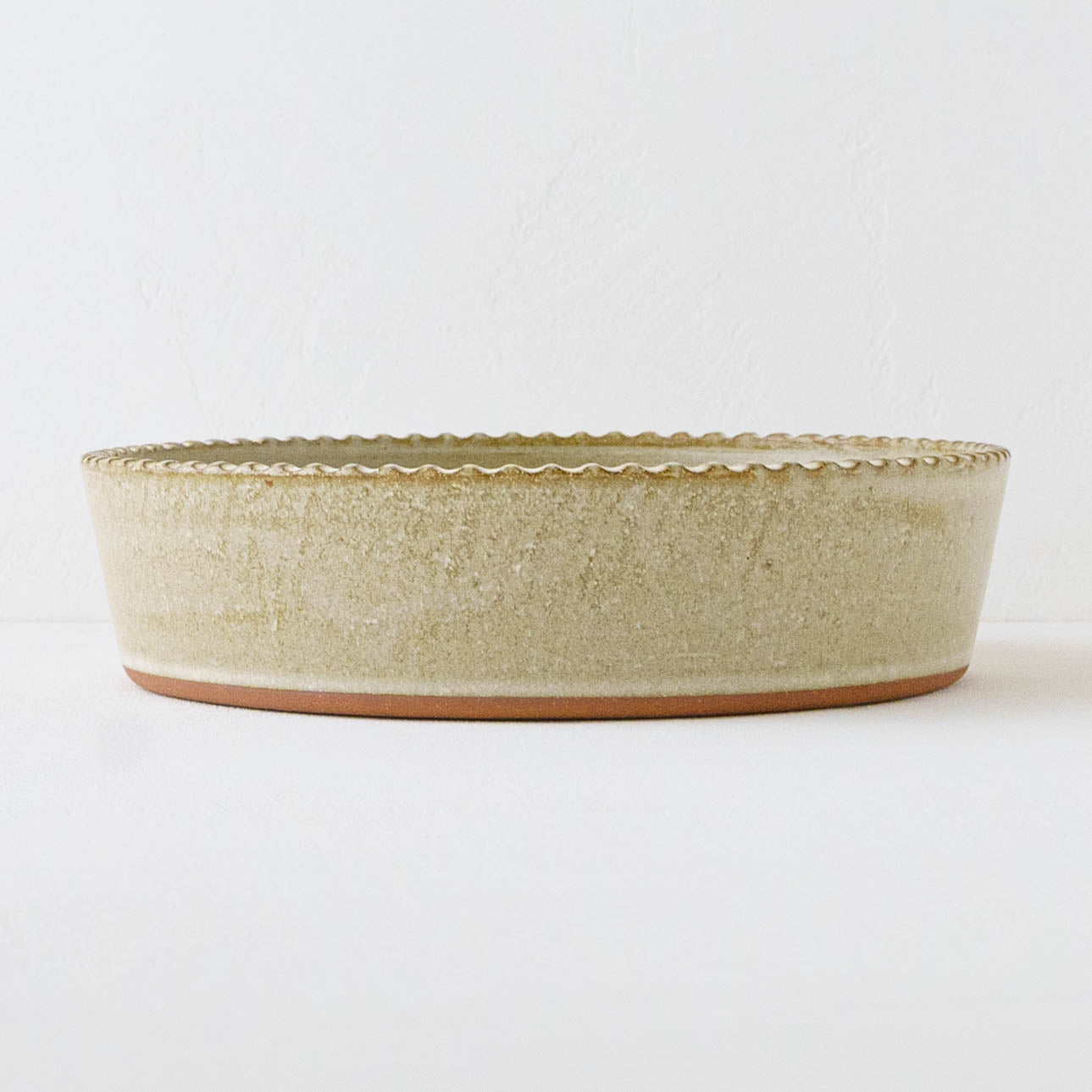 Heat-resistant large bowl with rim, white and green｜Oka Hiromi