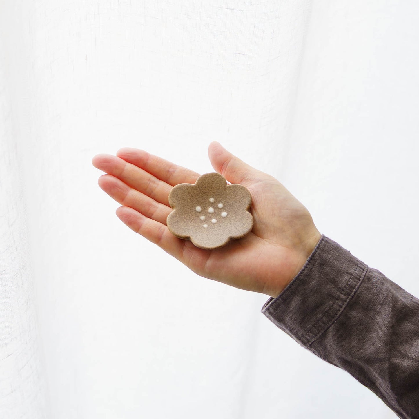 花箸置き　ベージュ｜辻本路