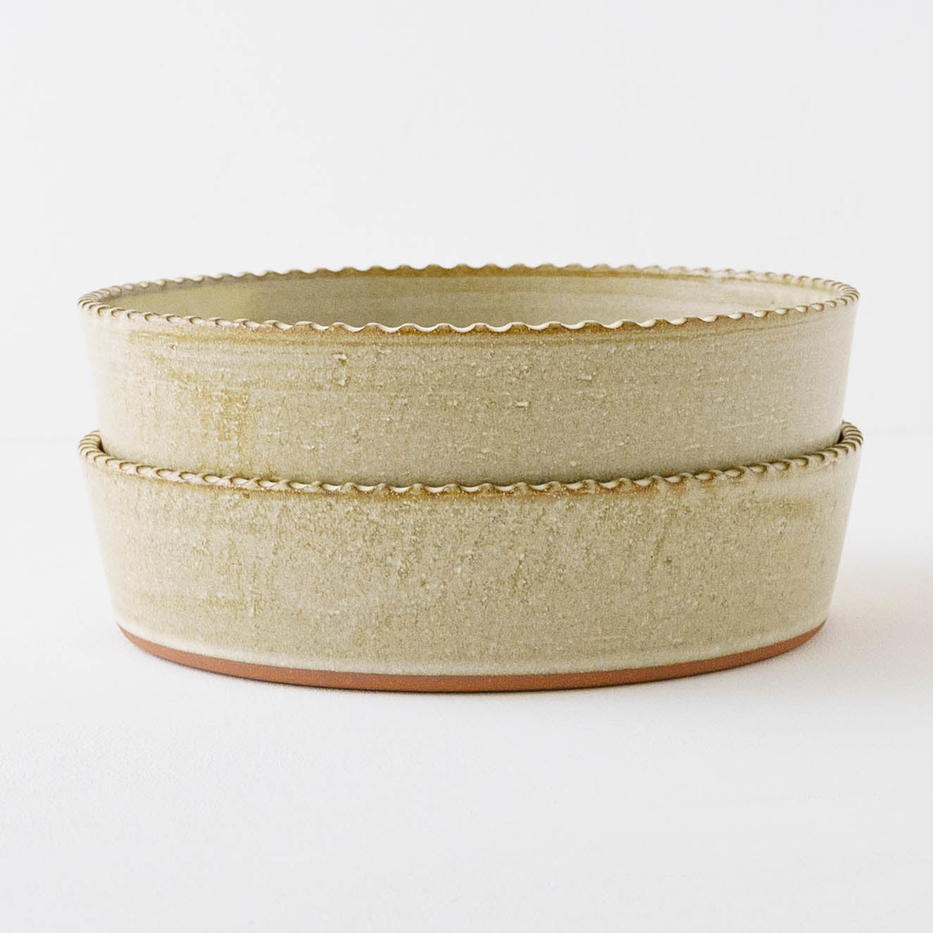 Heat-resistant large bowl with rim, white and green｜Oka Hiromi