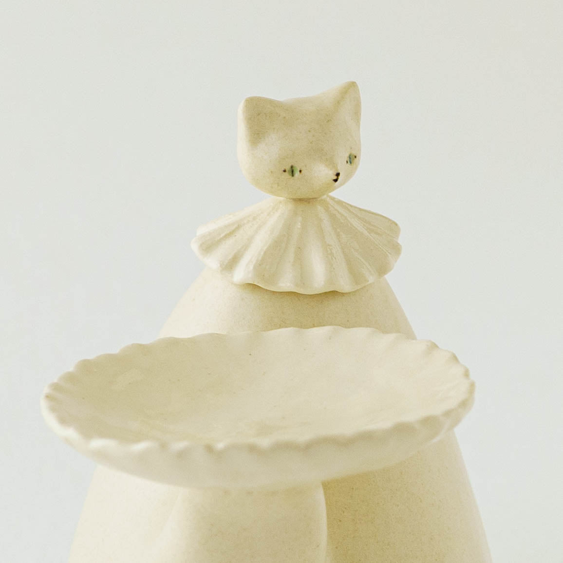 陶芸作家 もりはるか お皿を持つねこ｜鎌倉山 作家もののうつわ通販