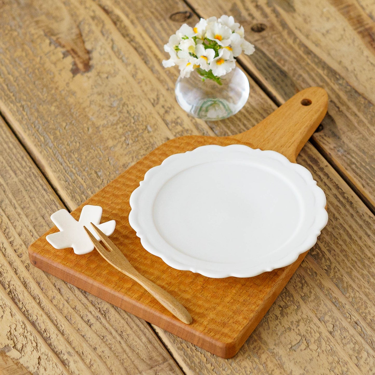 Flower chopstick rest Tulip white｜Michi Tsujimoto