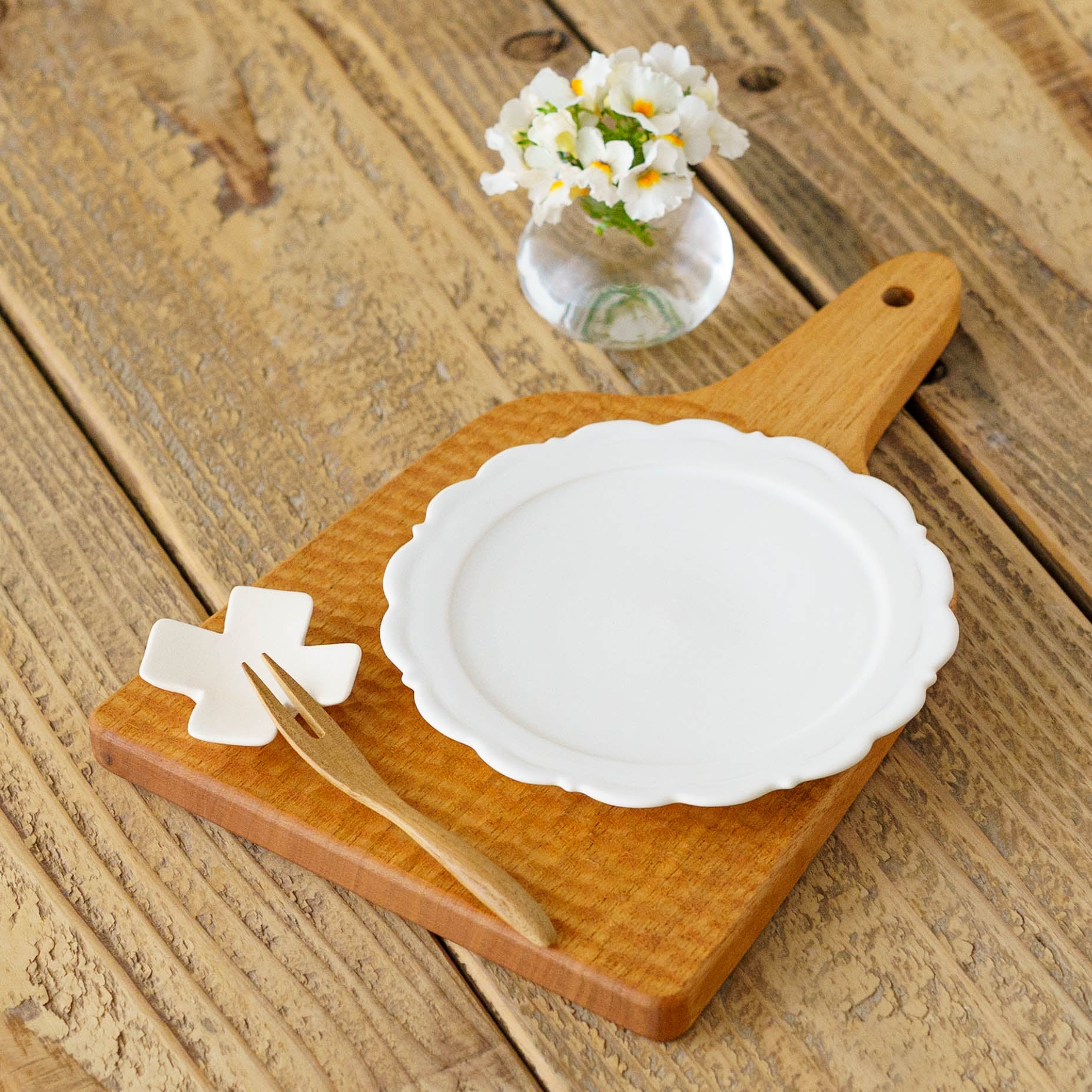 陶芸作家 辻本路 箸置き クロス ホワイト｜和食器通販 四季折折 – 四季