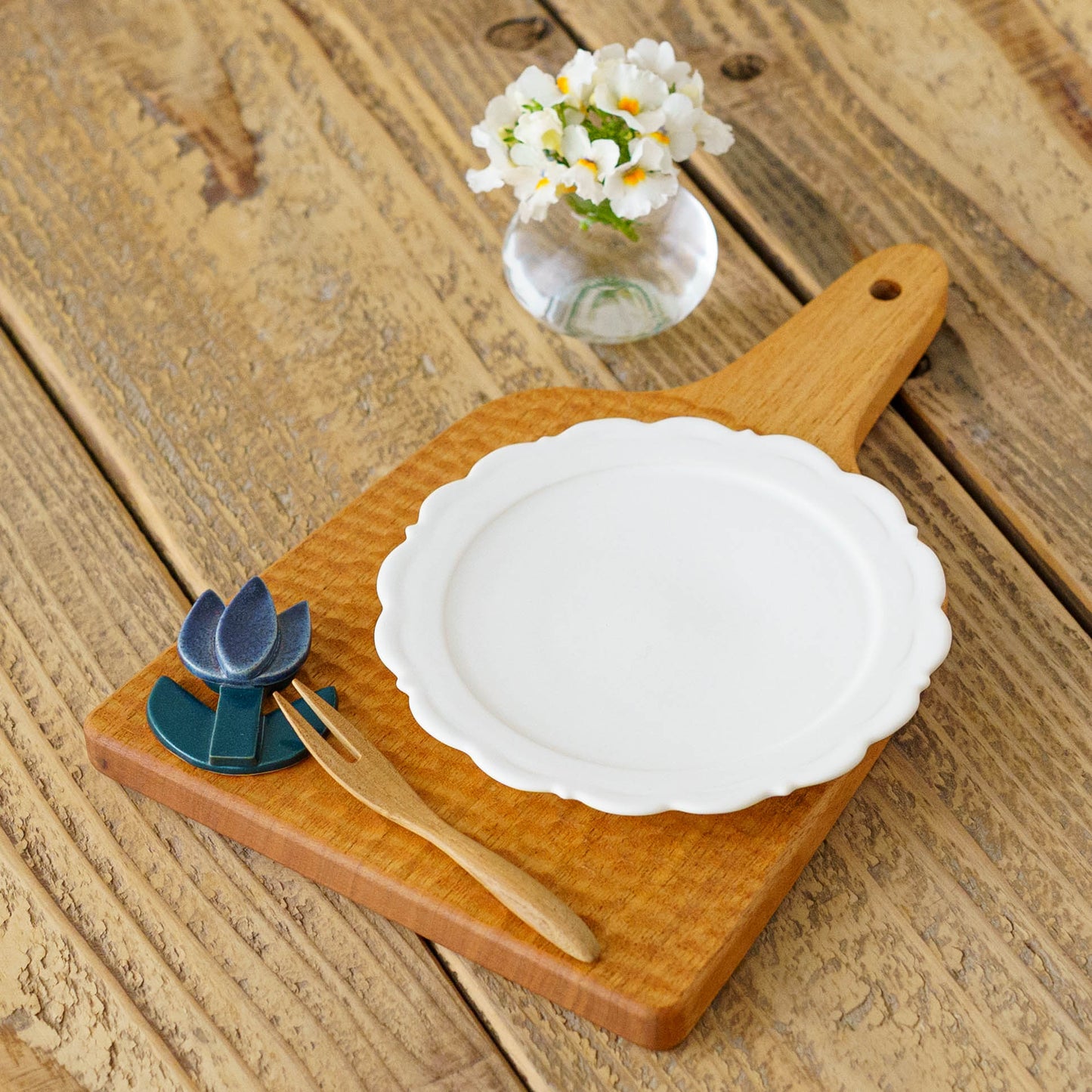 Flower chopstick rest Tulip white｜Michi Tsujimoto