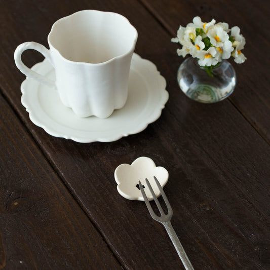 Flower chopstick rest Tulip white｜Michi Tsujimoto