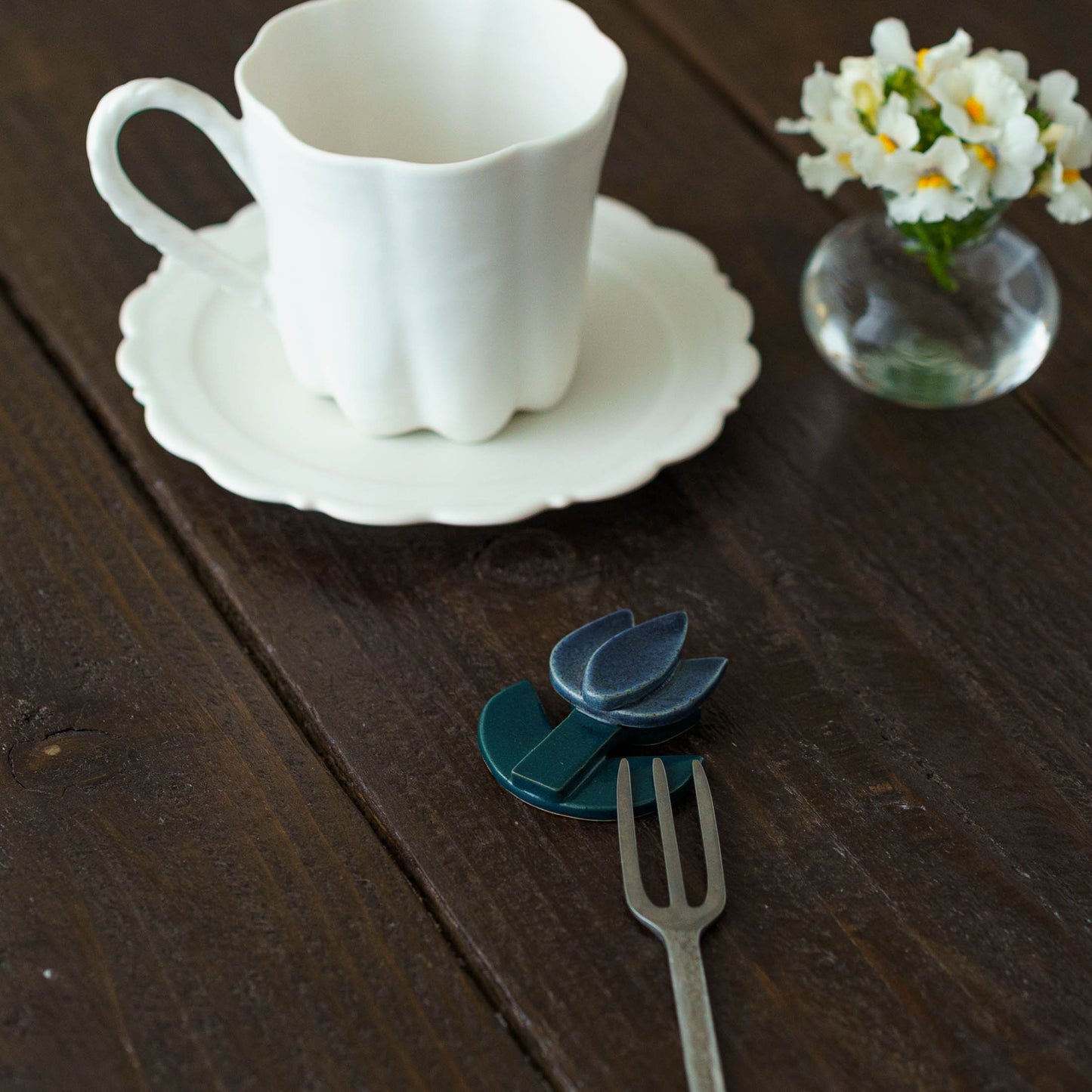 Flower chopstick rest Tulip white｜Michi Tsujimoto