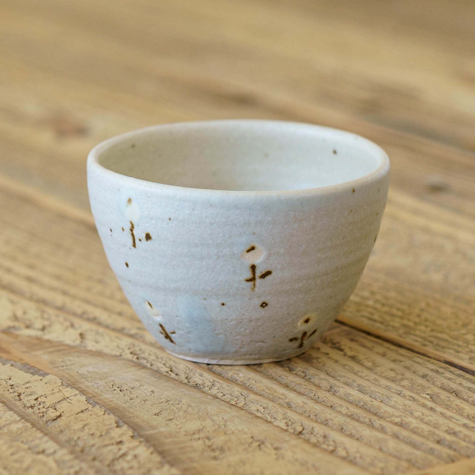 陶芸作家 原田晴子 フリーカップ お花 ライトブルー｜作家もの和食器