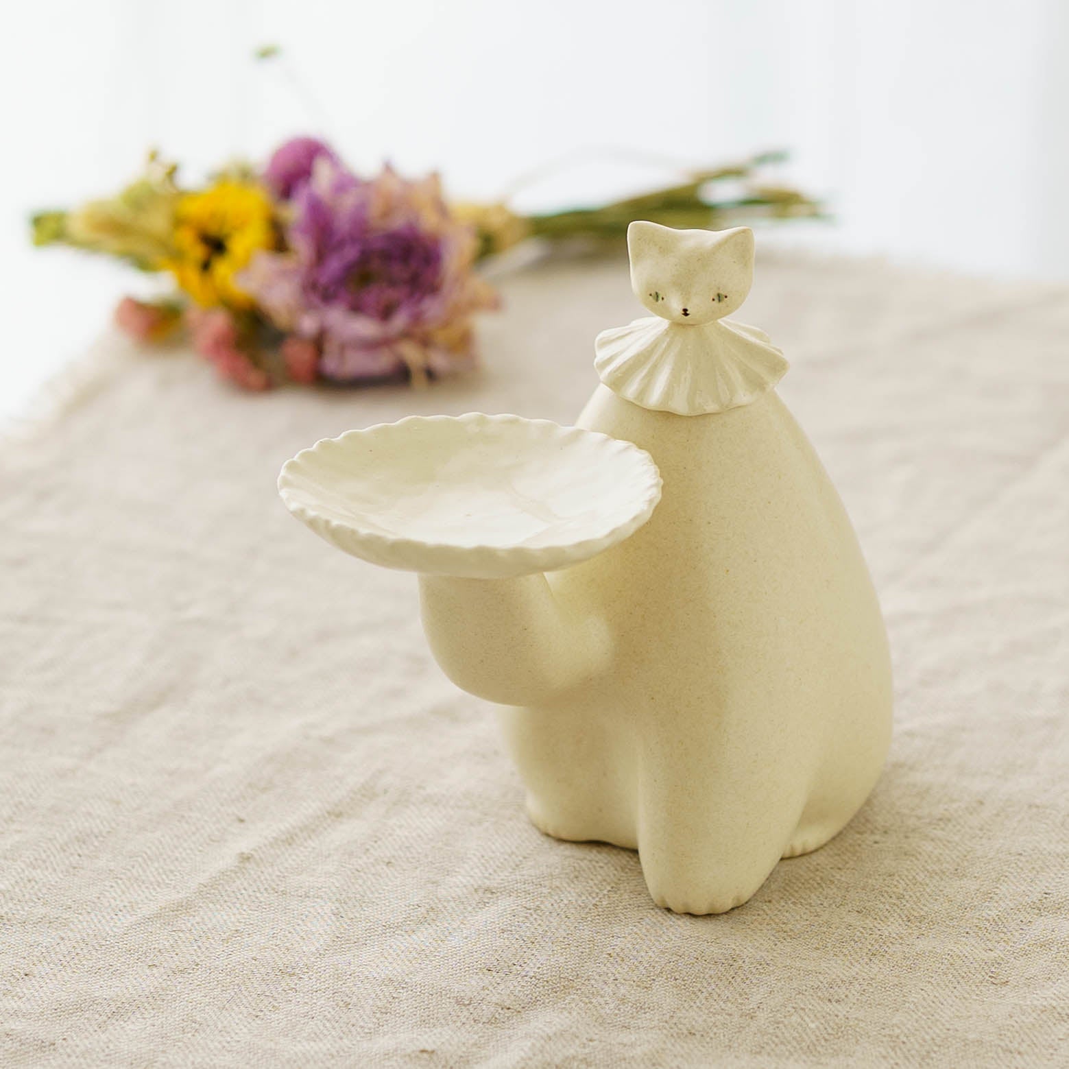 陶芸作家 もりはるか お皿を持つねこ｜鎌倉山 作家もののうつわ通販
