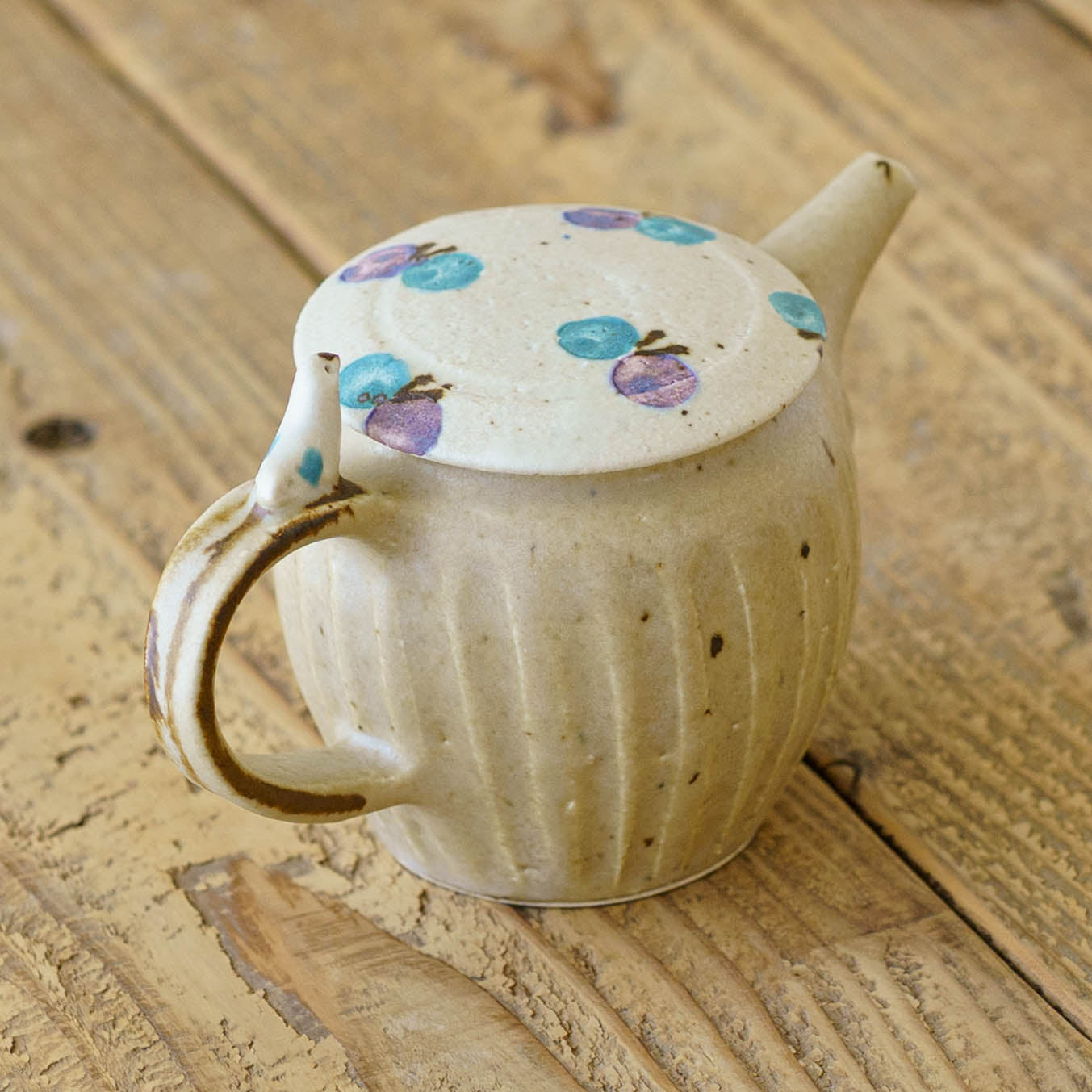 ポット　とり x ちょうちょ　ライトブラウン x オフホワイト｜原田晴子