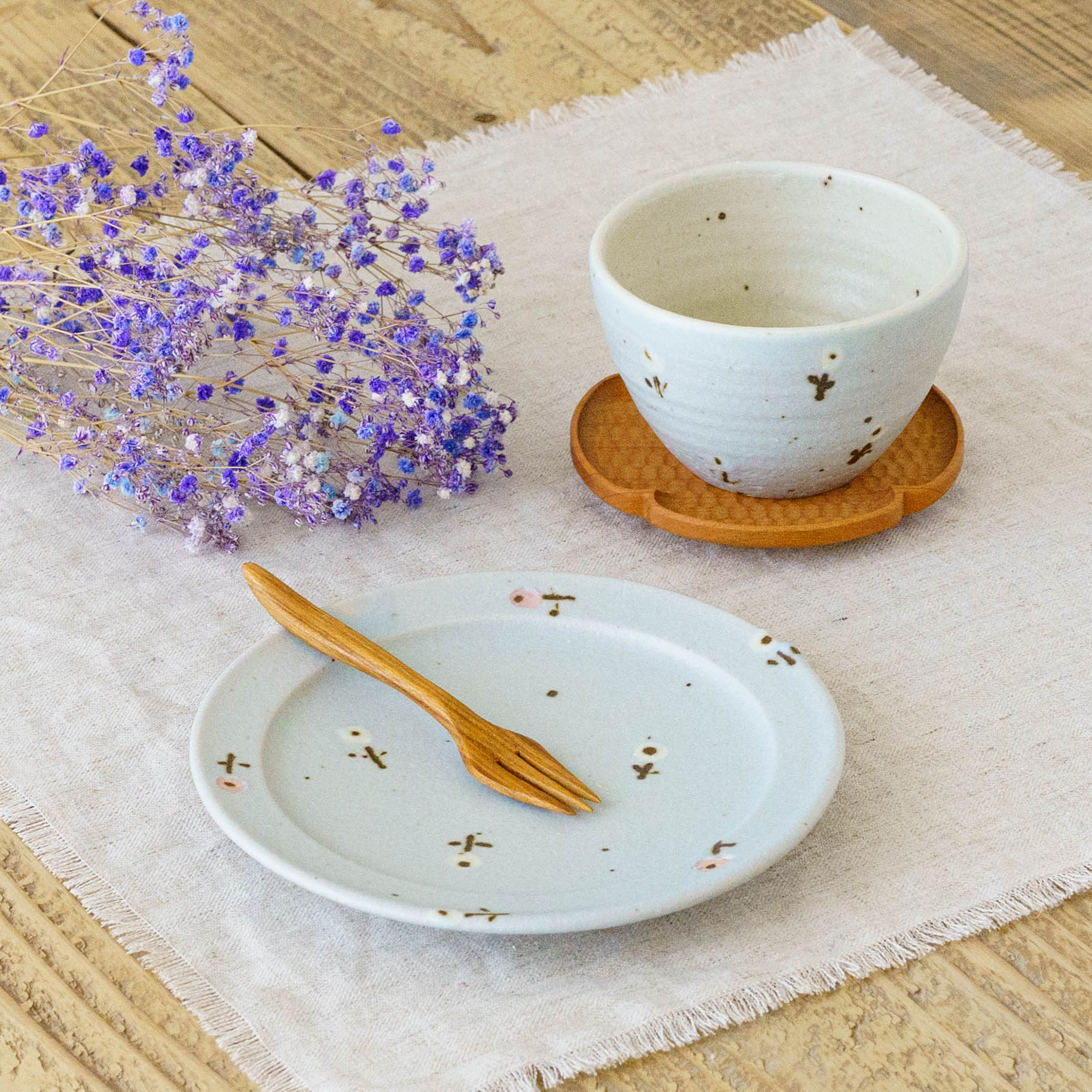 陶芸作家 原田晴子 フリーカップ お花 ライトブルー｜作家もの和食器
