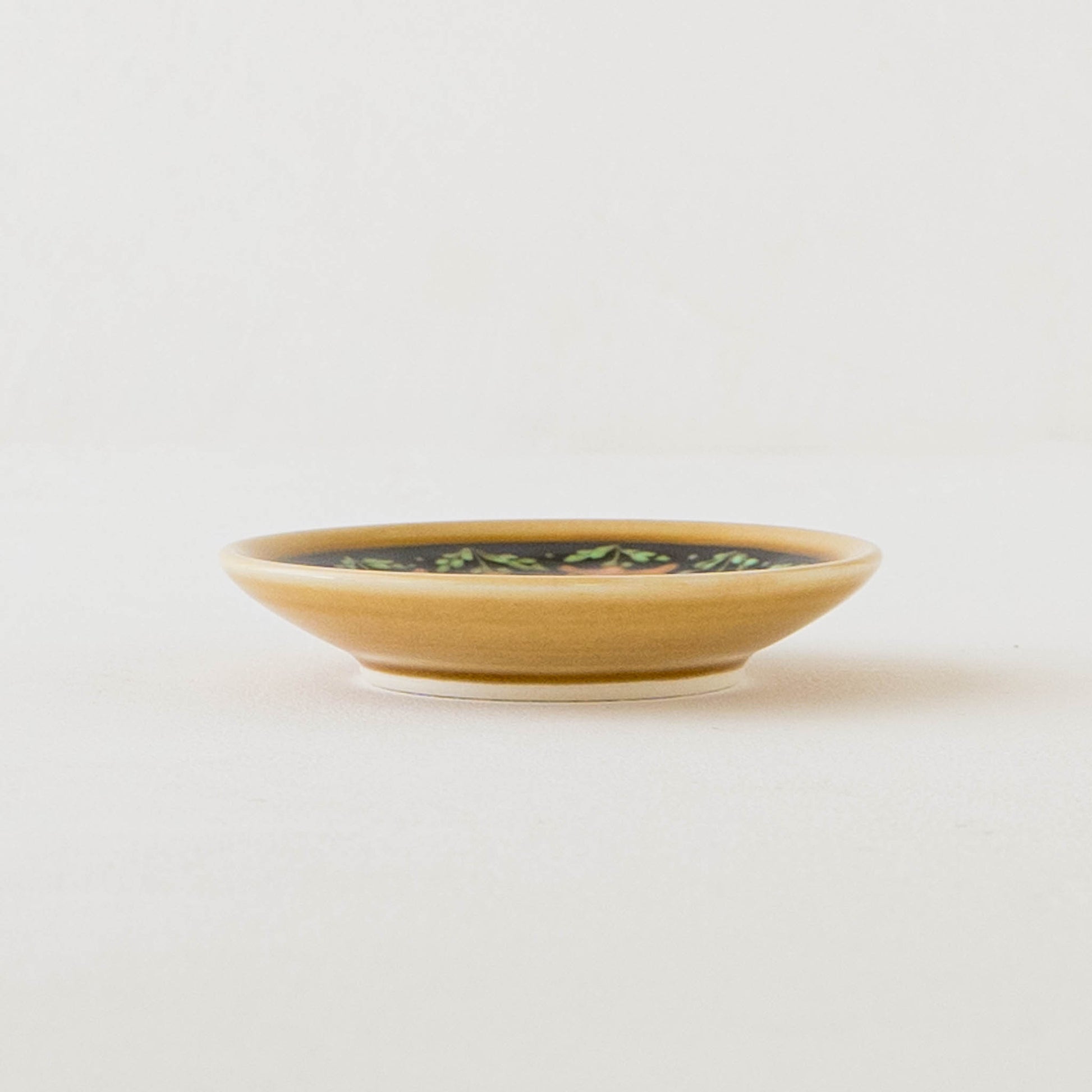 荒井彩乃さんのスリップウェアの豆皿
