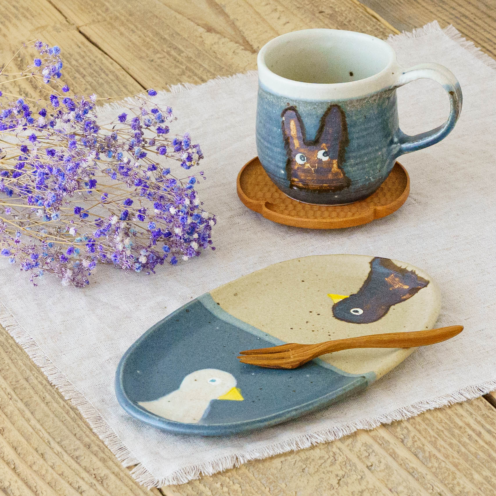 陶芸作家 原田晴子 マグ うさぎ ネイビー｜作家もの和食器通販 四季折