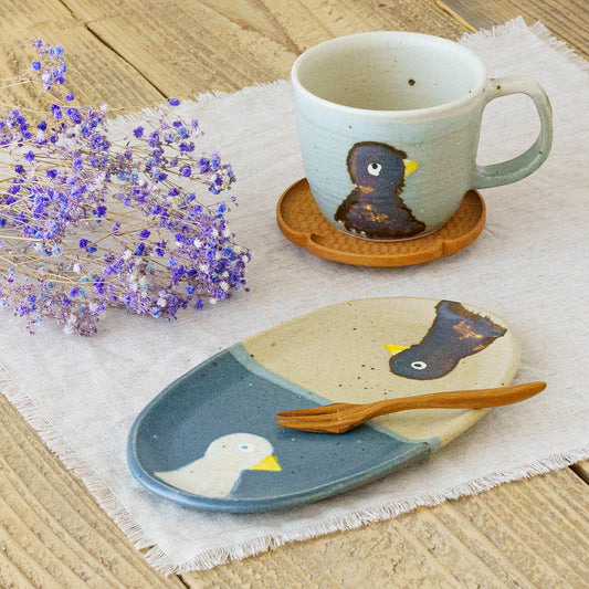 Oval plate bird light brown x navy | Harada Haruko