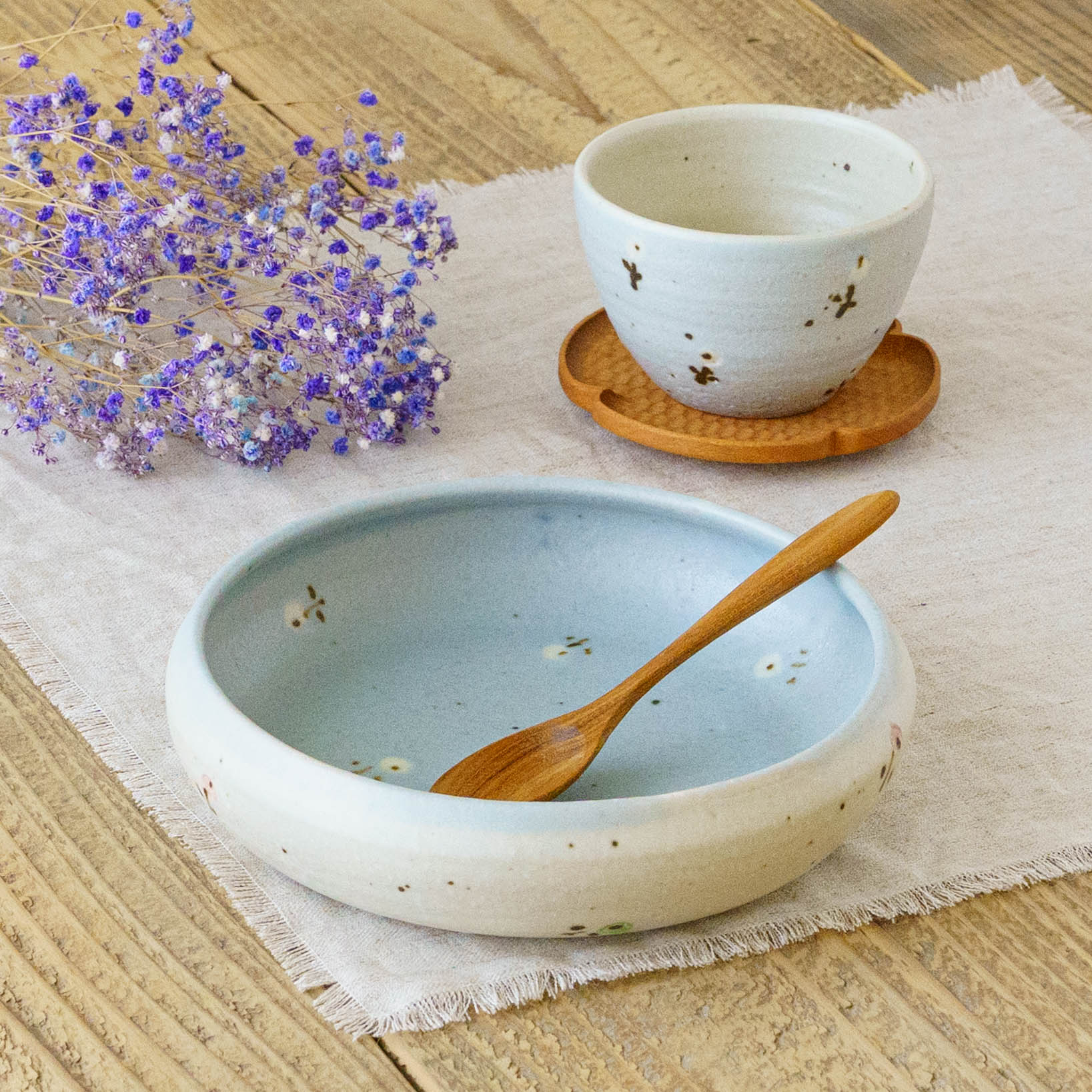 陶芸作家 原田晴子 フリーカップ お花 ライトブルー｜作家もの和食器