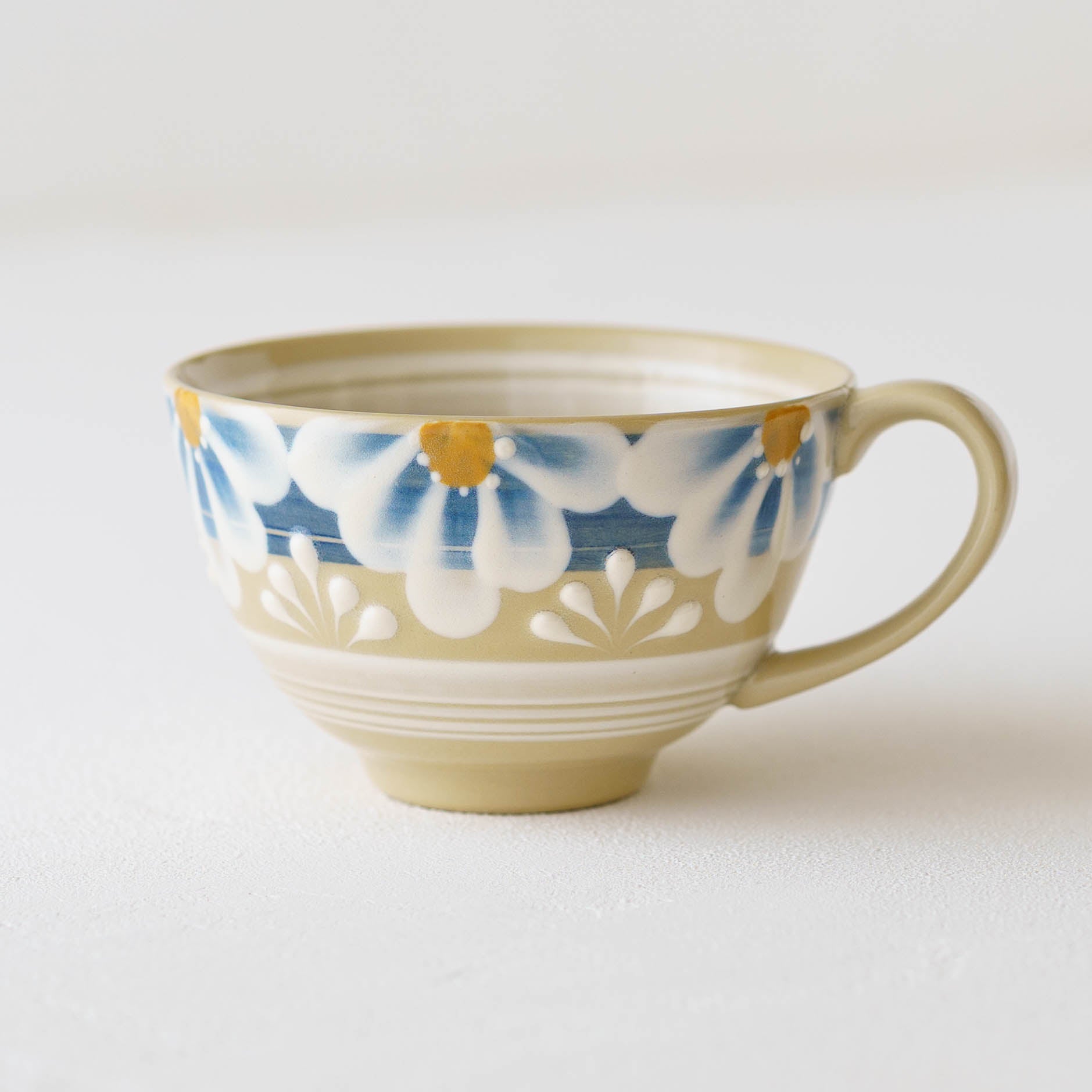 16世紀　高麗青磁皿　幅約18㎝　東Y7-0926②タコオ 16世紀 高麗青磁皿 幅約18㎝ 東Y7-0926②タコオ 16世紀 高麗青磁皿 幅