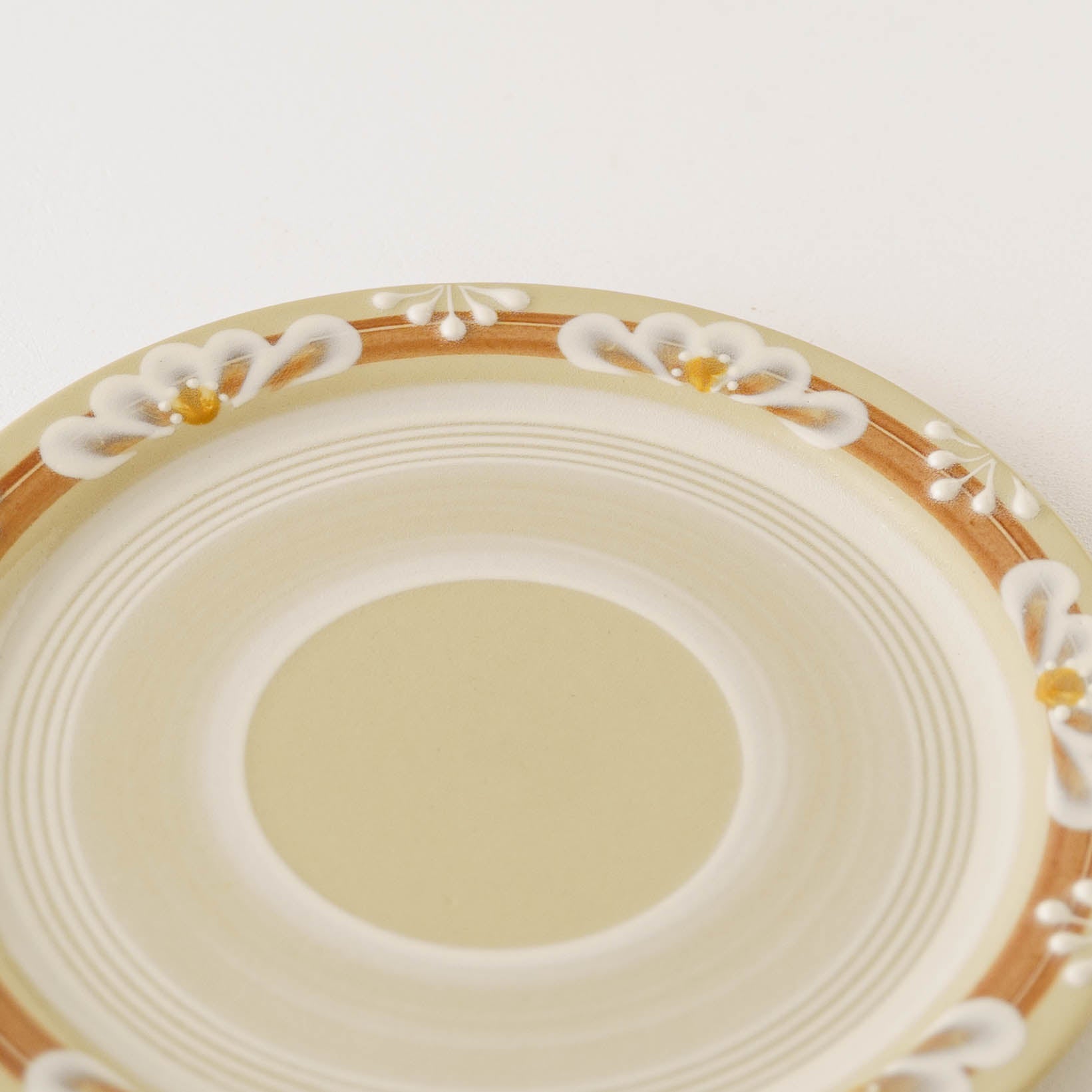 あざらし　アンティークカザフ刺繍とソビエト黄色プレート あざらし アンティークカザフ刺繍とソビエト黄色プレート 陶芸作家