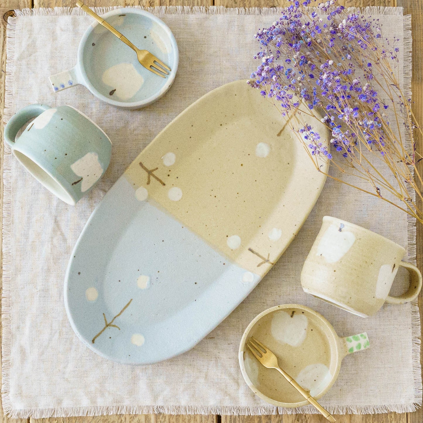 Oval flower plate L  light brown x light blue | Harada Haruko
