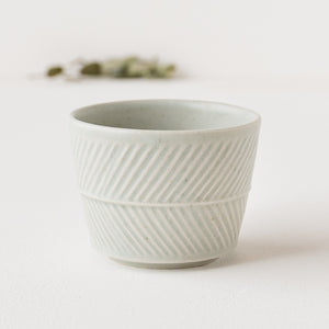 【レア・長期保管未使用】東屋 あづまや 渡邊かをるの磁器 蕎麦猪口小SCOPE 作家 若菜綾子 矢羽根彫り 蕎麦猪口 白｜作家もののうつわ通販 四季折