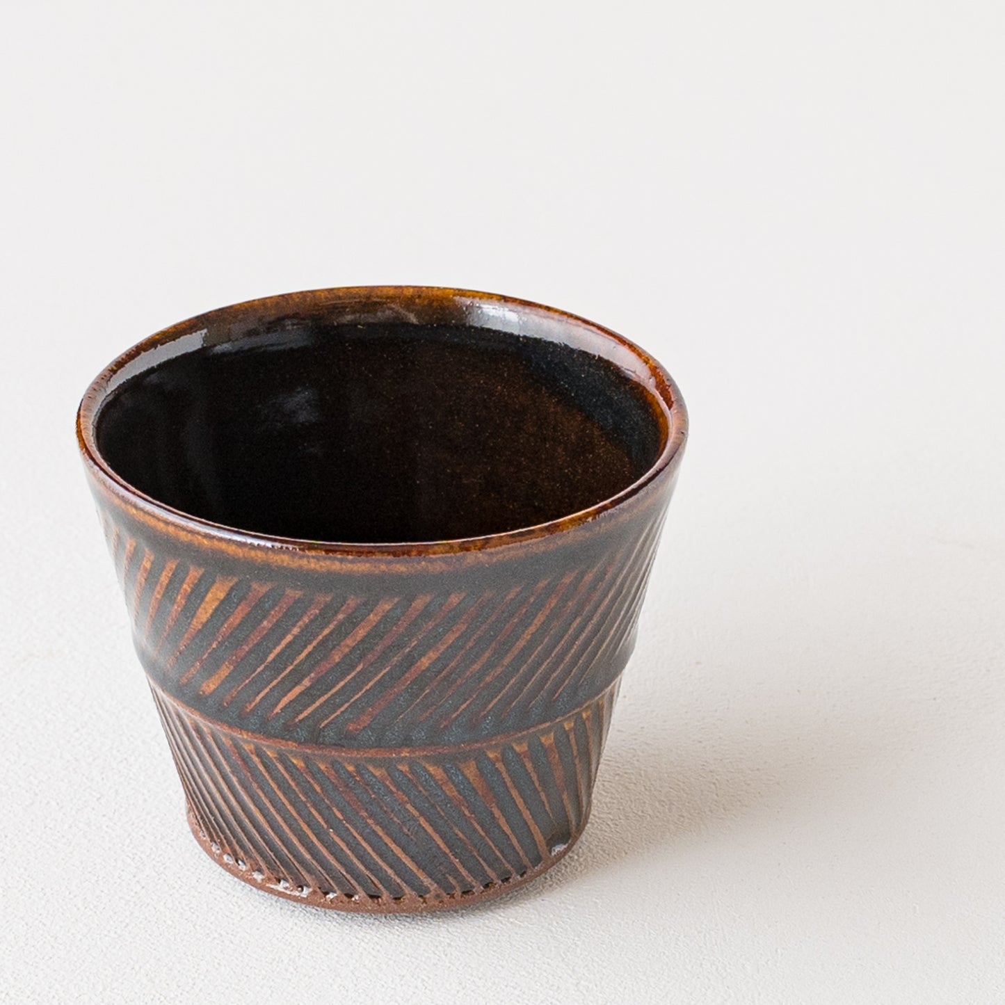 若菜綾子さんの矢羽根彫りフリーカップ飴