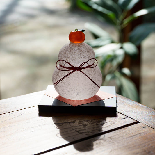 Glass kagamimochi medium (with black stand) | Gokurakuji Glass Studio