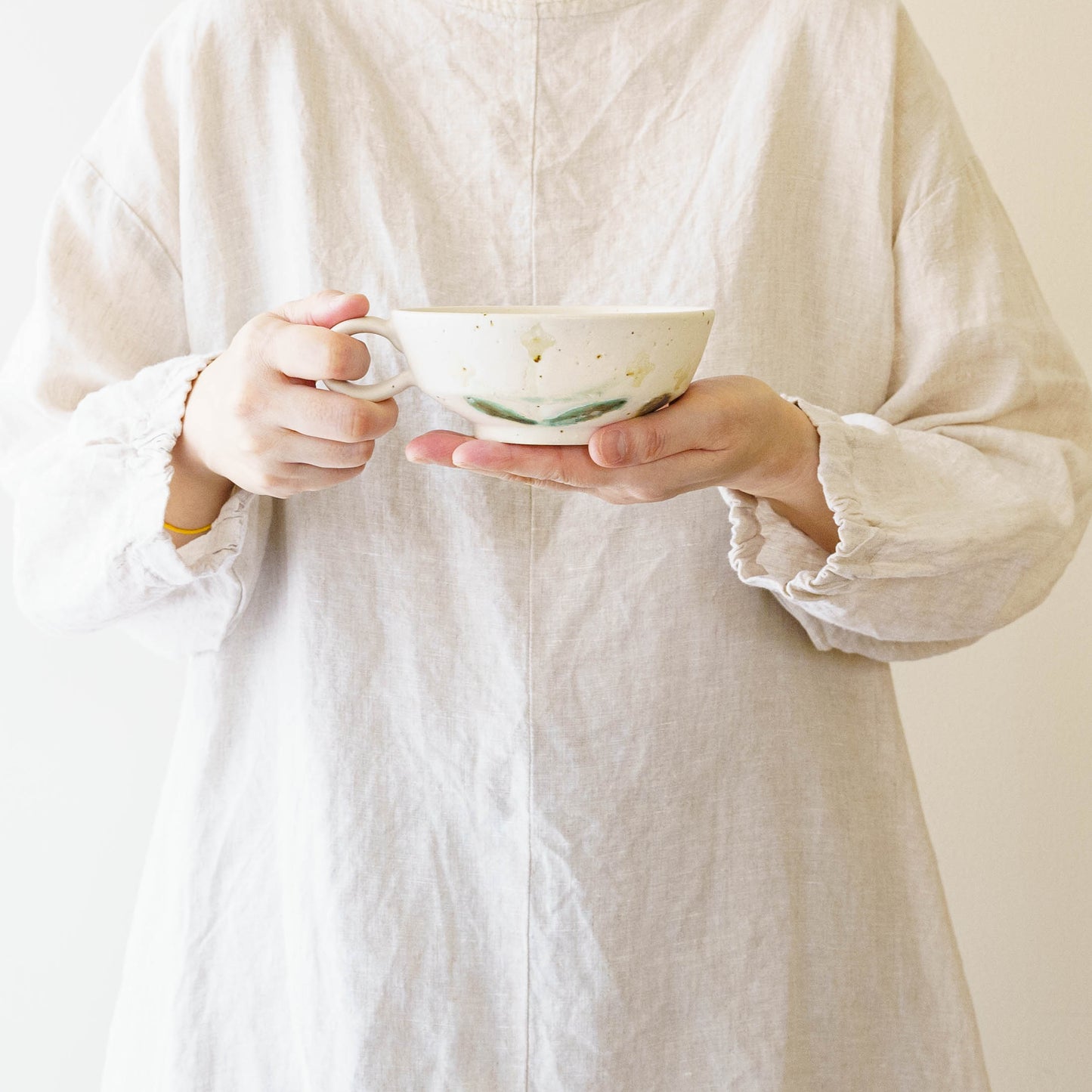 Flower soup mug white A | Yukiko Nagahama (Yabukarabou)