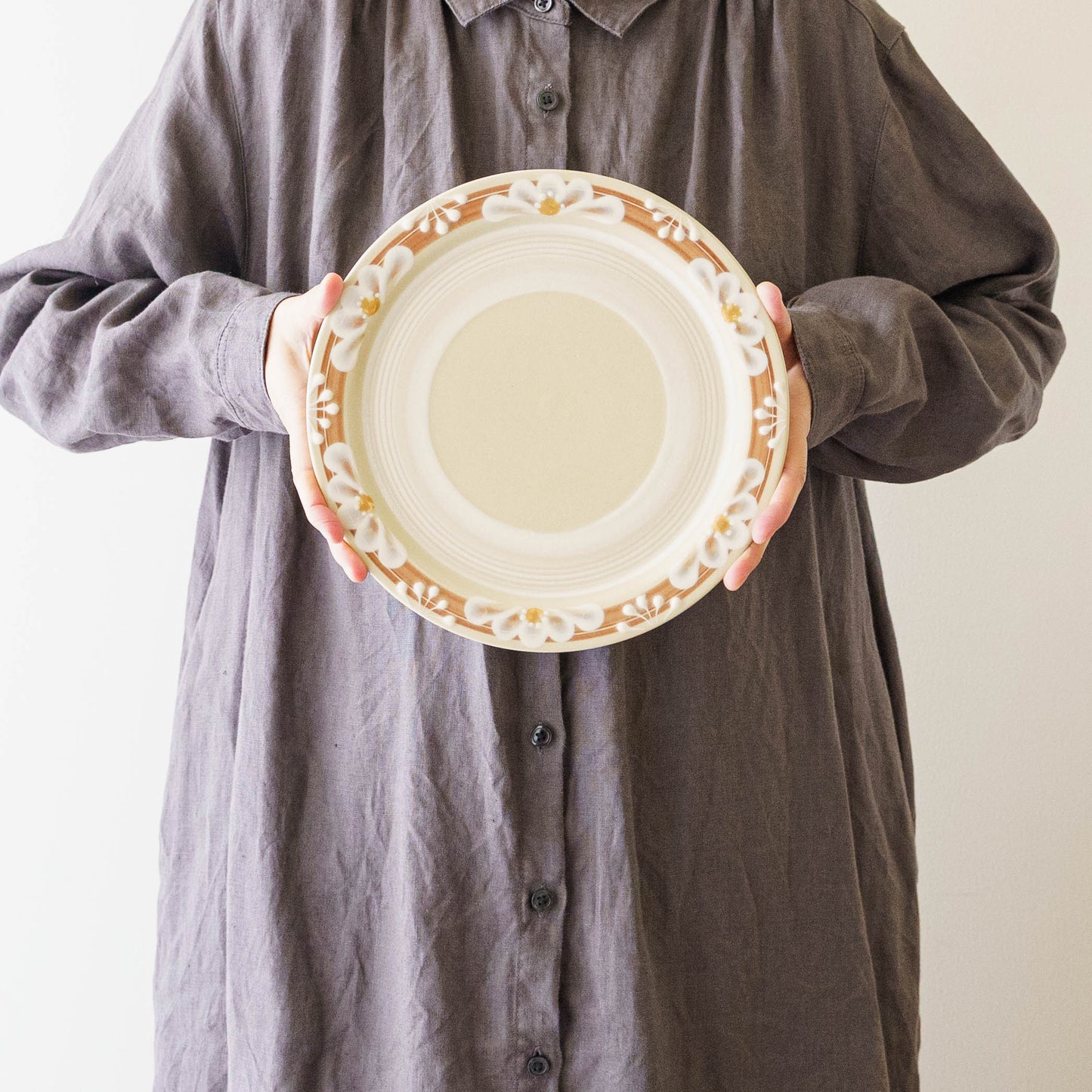 指描更紗　茶　23cmプレート｜アダチノポタリ