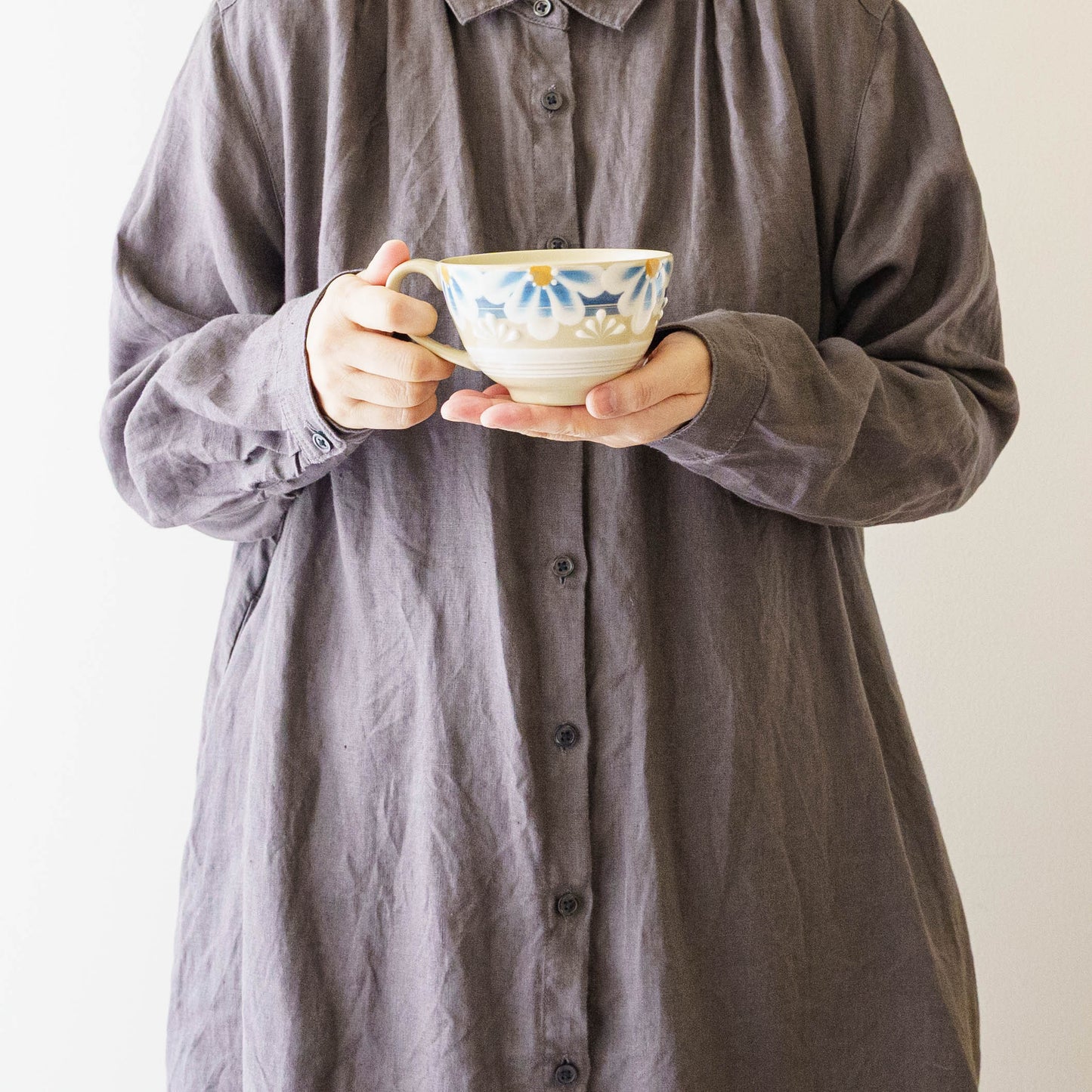 指描更紗　青　マグカップ｜アダチノポタリ