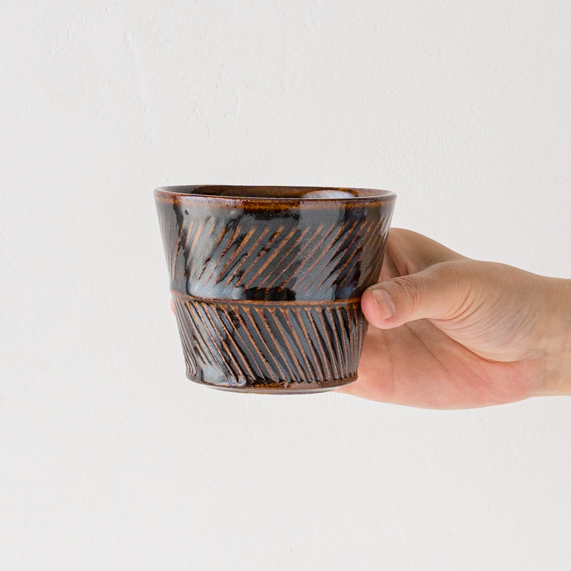 若菜綾子さんの矢羽根彫りフリーカップ飴