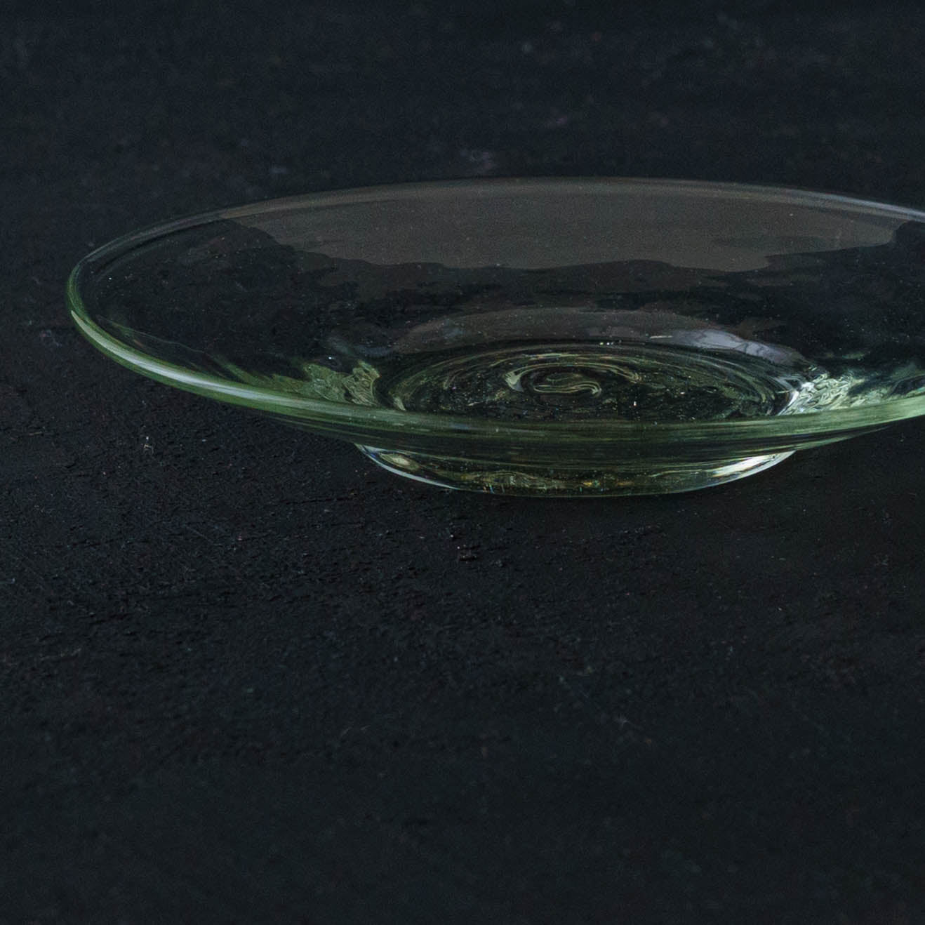 ガラス作家 ニジノハ 平岩愛子 モール平皿 白｜窯元、作家もののうつわ