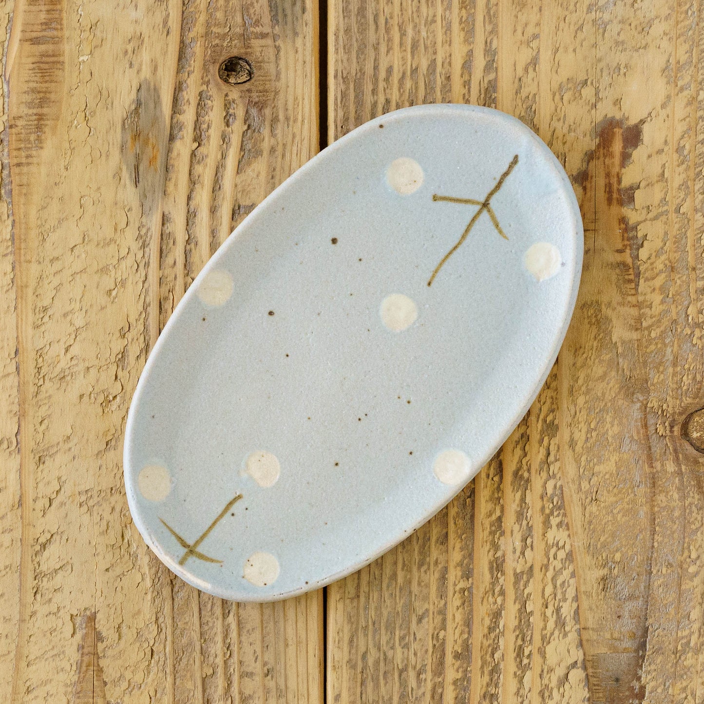 Oval plate with flowers light blue | Harada Haruko