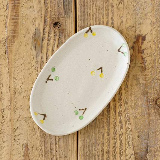 楕円板皿　さくらんぼ　オフホワイト｜原田晴子